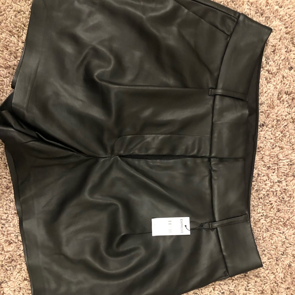 EXPRESS Super High Waisted Pleated Faux Leather Shorts in  Pitch Black, size 14